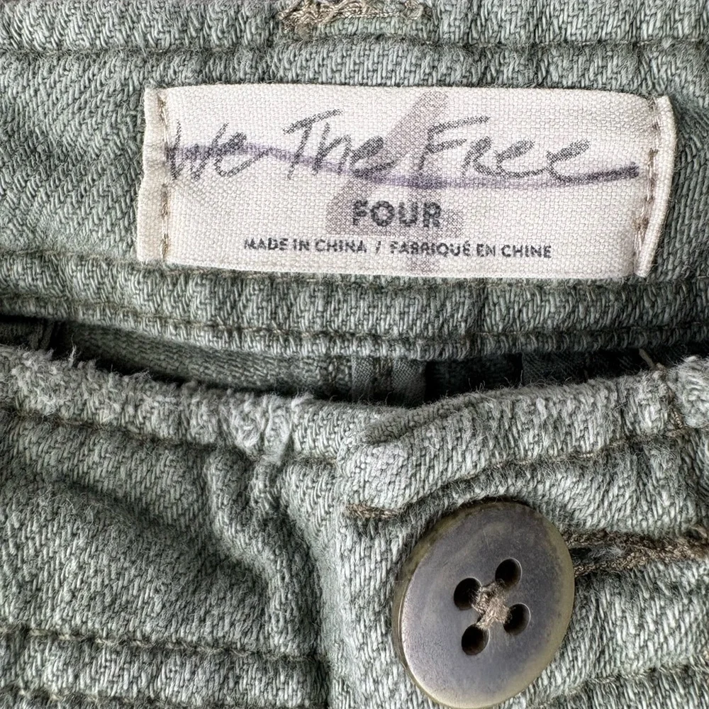 We The Free Distressed Shorts Women's US 4 Sage Green Frayed Hem High Rise Baggy - Picture 4 of 9